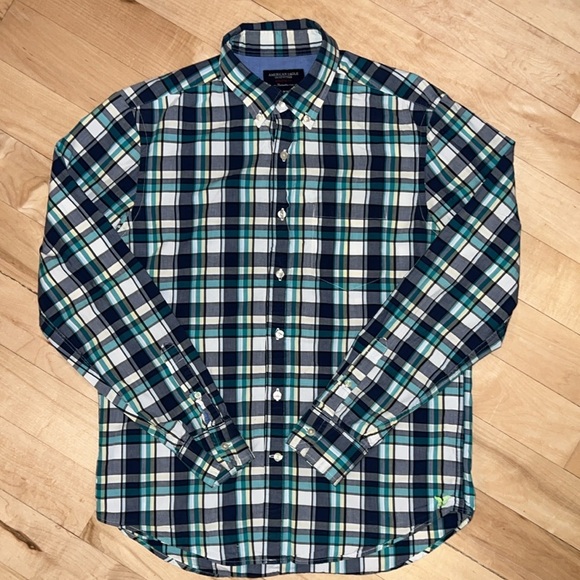 Men’s American Eagle Long Sleeve Button Down​ - Picture 2 of 3